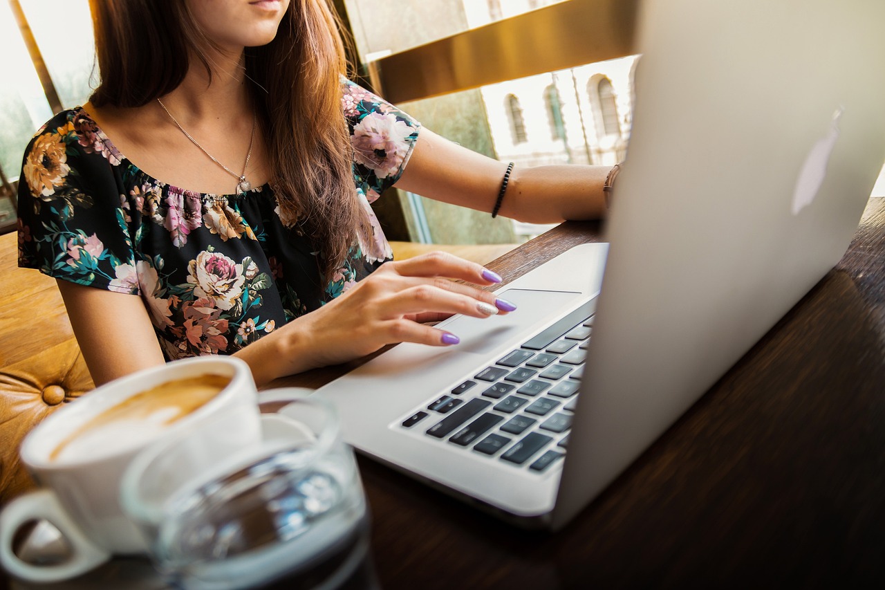 What mistakes do women make when online dating